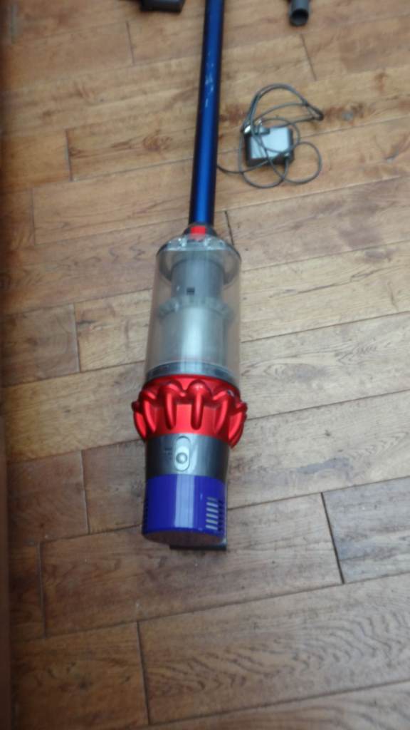 Dyson V10 Animal Cyclone Vacuum Hoover in good  working condition 
