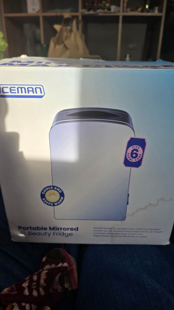 Mini fridge 
