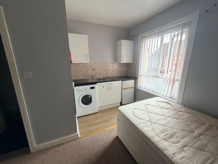 Studio flat CV65BJ