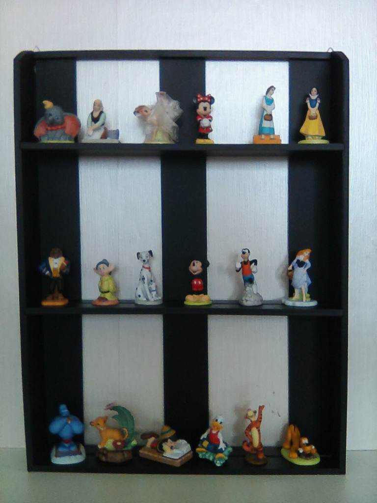 16,pc (DMCs,), Disney Miniature Characters, with wall mounted wooden frame 