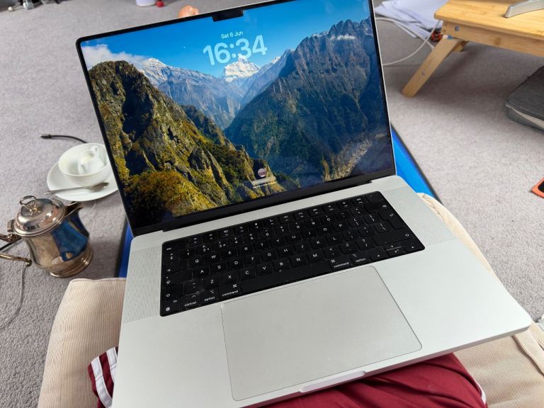 Apple MacBook Pro 16-inch (2023) – M2 Pro – 16GB – 1TB SSD – PRISTINE Condition