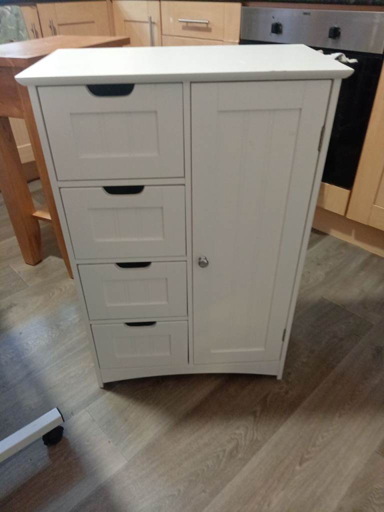White wooden bathroom cabinet
