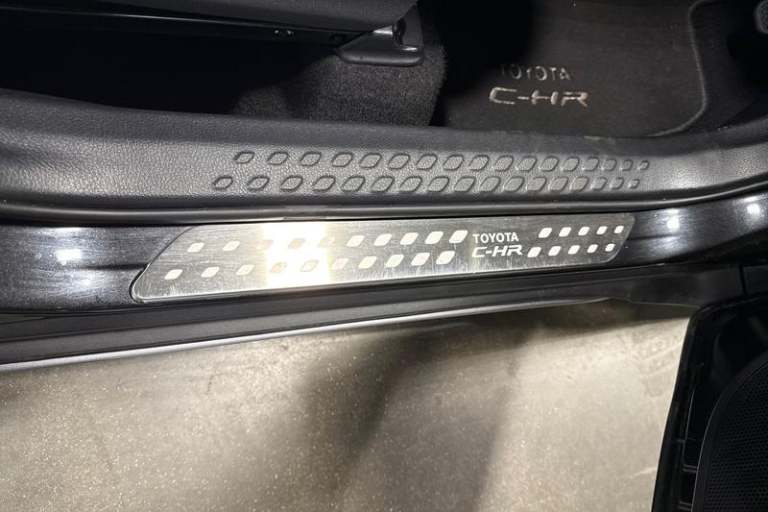 2022 Toyota C-HR 1.8 VVT-h GPF Design SUV 5dr Petrol Hybrid CVT Euro 6 (s/s) (122 ps) Automa SUV ...
