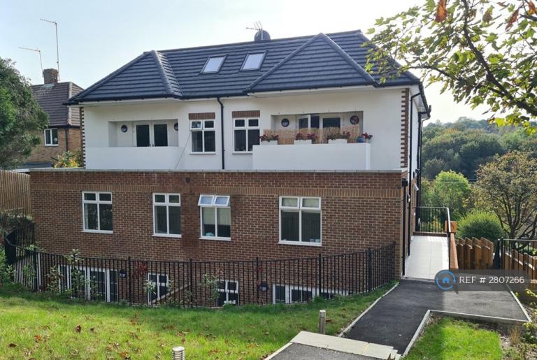 1 bedroom flat in Hydethorne Heights, South Croydon, CR2 (1 bed) (#2807266)