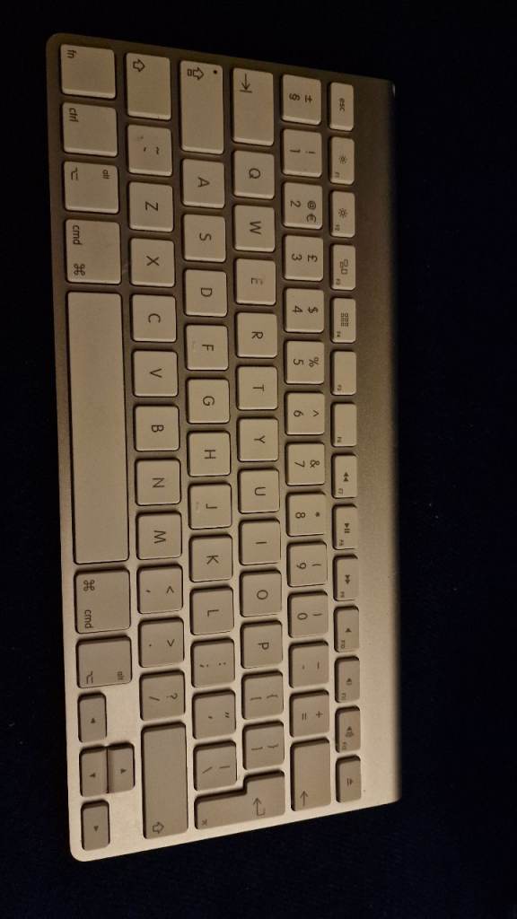 Apple Mc184th/B Wireless Keyboard A1314 Silver Standard