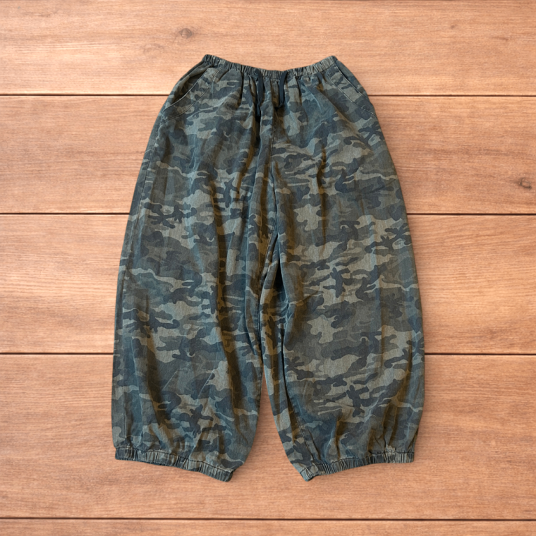 Super baggy wide leg parachute joggers trousers in army camo. Size L.
