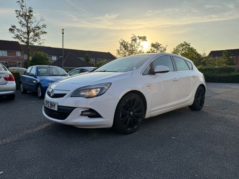 Vauxhall, ASTRA, Hatchback, 2012, Manual, 1956 (cc), 5 doors