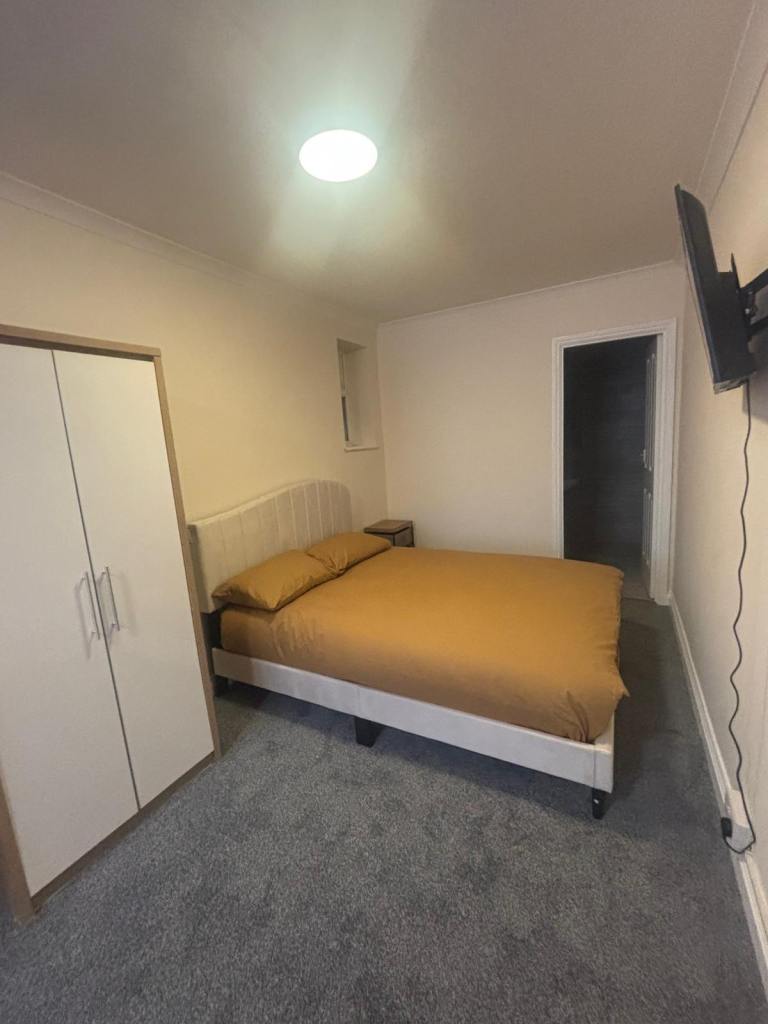 Cozy studio flat Gatwick airport 
