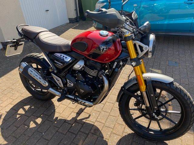 TRIUMPH SCRAMBLER 400 X