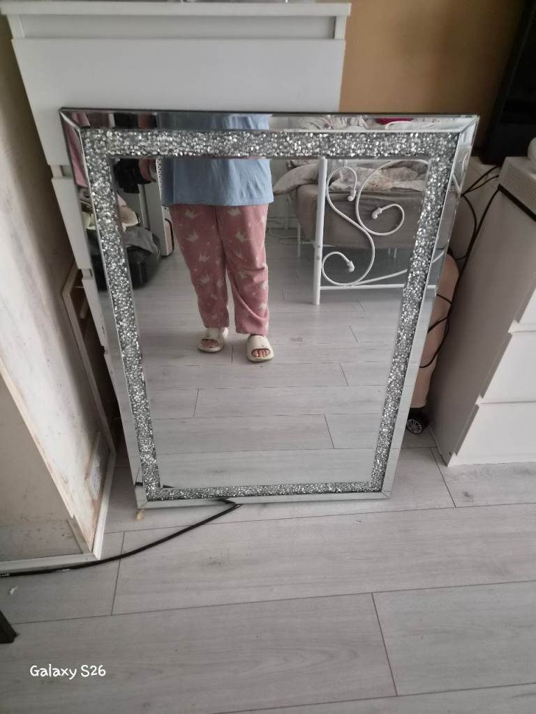 Crushed Diamond Silver Wall Mirror – Good Condition