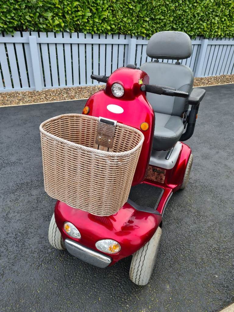 Large 8 mph mobility scooter can deliver