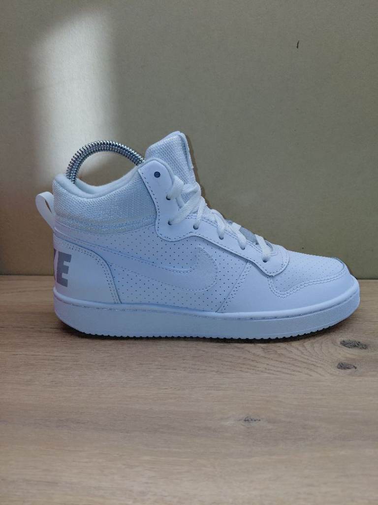 Nike court borough mid size 6 brand new in box