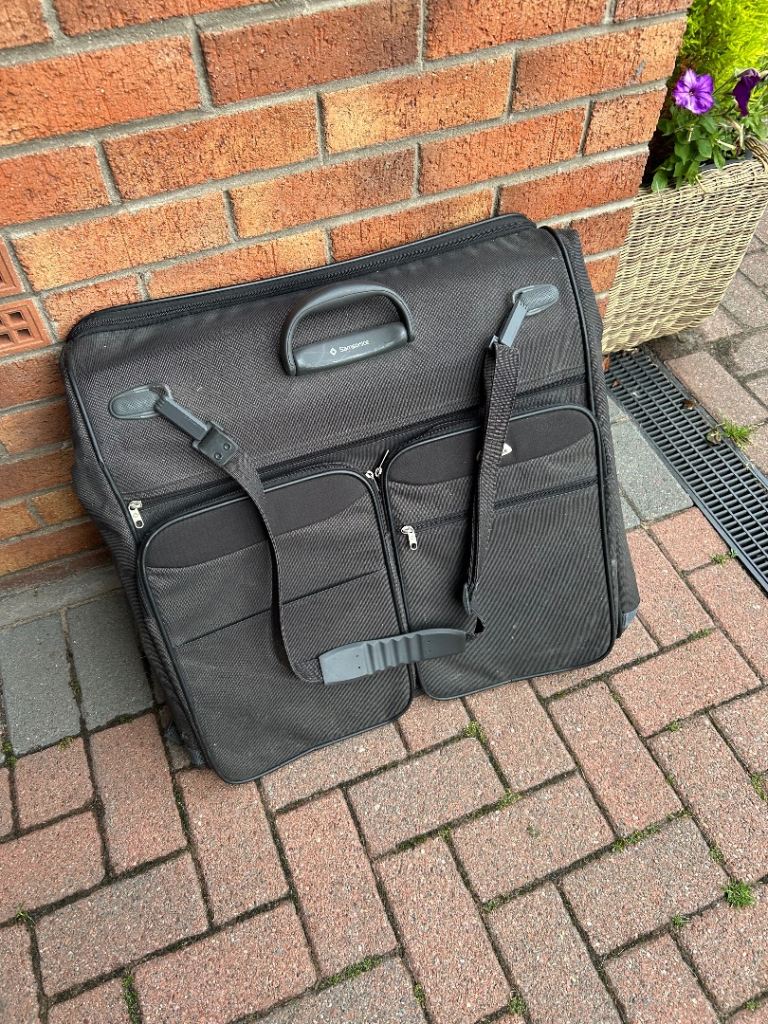 Samsonite Black Garment Bag  – Good Condition