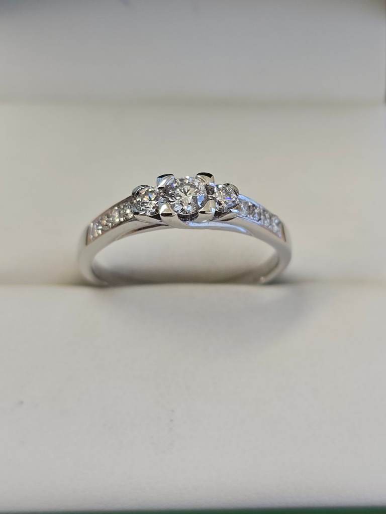 18CT White Gold Diamond Solitaire Ring – Size Q