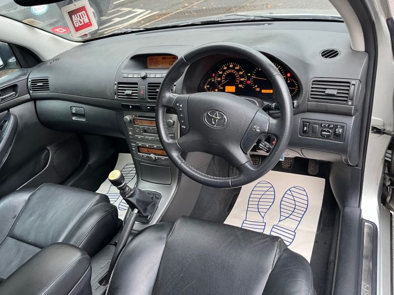 Toyota Avensis 2.2 D-4D , full year MOT, bargain, leather, FSH, cheap car, Diesel Toyota