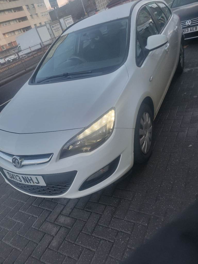 Vauxhall, ASTRA, Estate, 2013, Manual, 1686 (cc), 5 doors