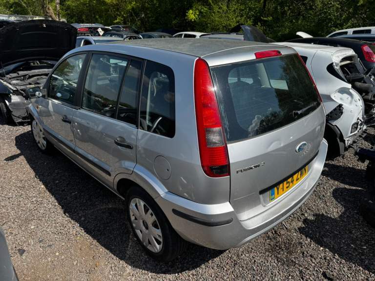 2003 FORD FUSION SILVER BREAKING SPARES PARTS