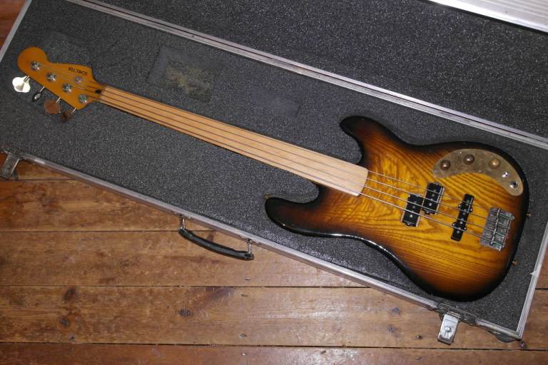 Late 70s/early 80s Schecter USA Van Nuys fretless bass P/J Seymour Duncan pickups