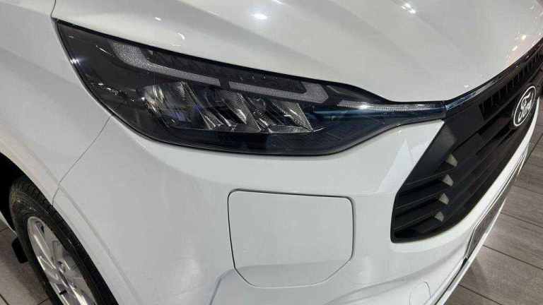  Ford Transit Custom 2.5 PHEV 232ps H1 Van Limited Auto Van Plug-In Hy Automatic