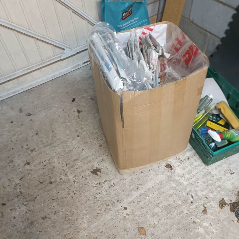 Sawdust and newspaper bedding for pet