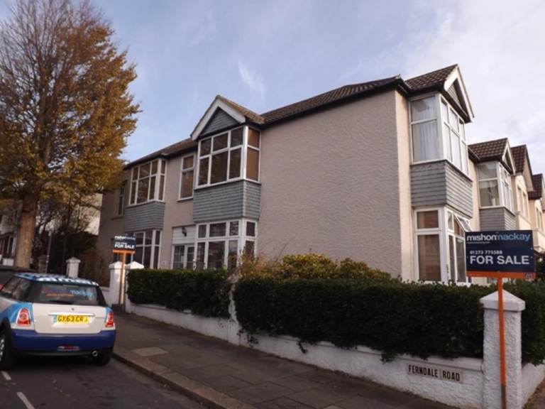 3 bedroom flat 