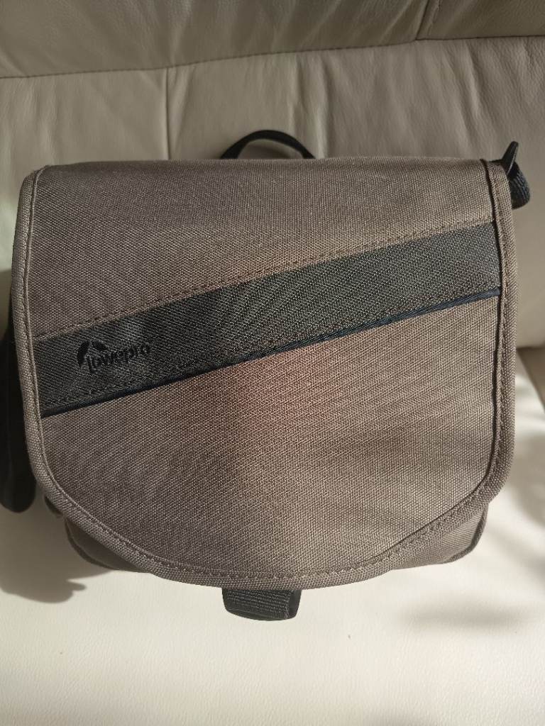Lowepro Event Messenger 100 Bag for DSLR / Mirrorless CSC Cameras - Mica
