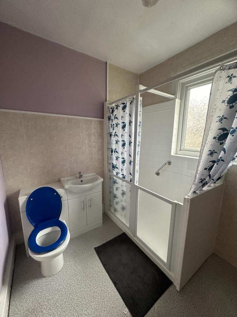 DOUBLE ROOM AVAILABLE NOW SEVEN SISTERS, N15 – 3 minutes from station