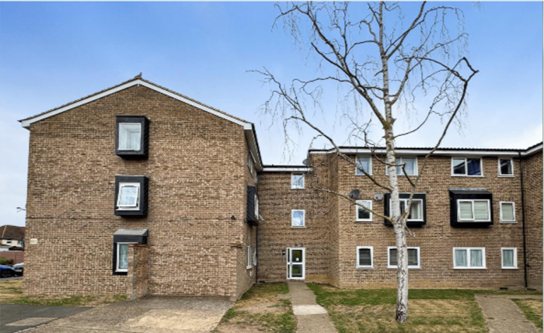 A spacious Two-bedroom Flat for rent in Heston, Hounslow, TW5 0QD