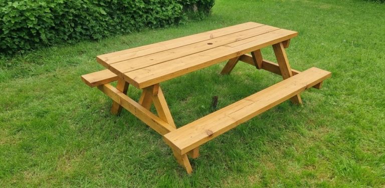 Wooden pub/picnic benches