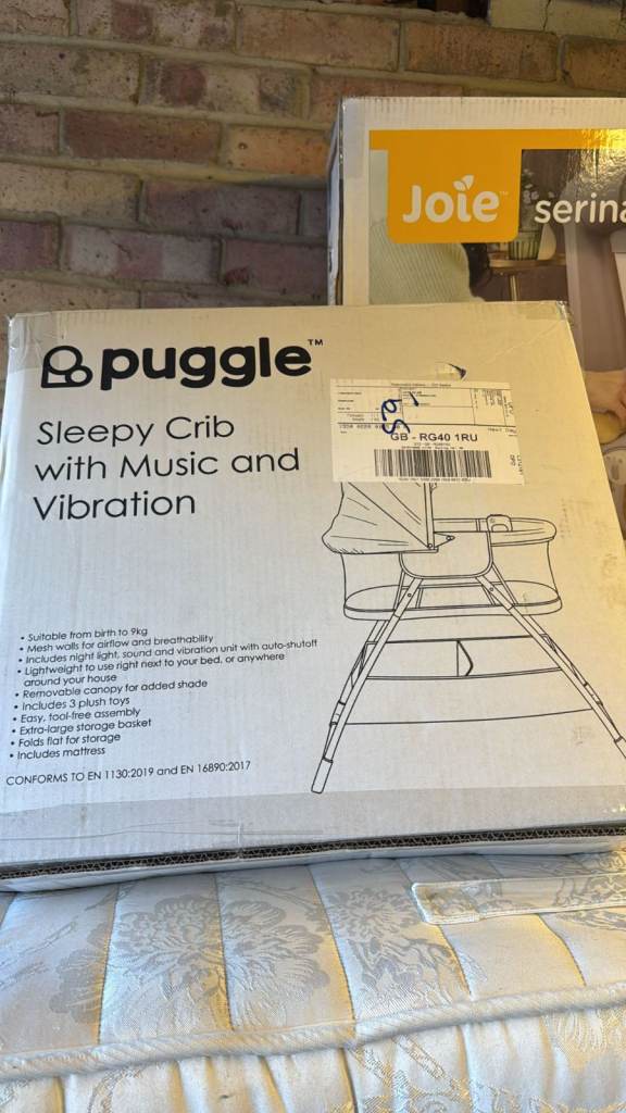 Puggle Sleepy Crib / Bedside Baby Crib with Music & Vibration - EXCELLENT CONDITION