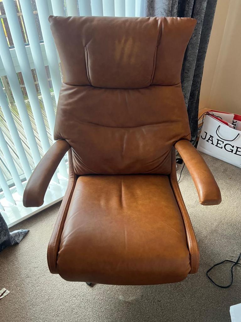 Immaculate Leather Recliner Chair – As New Condition