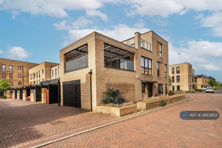 4 bedroom house in Whittle Avenue, Cambridge, CB2 (4 bed) (#2933803)