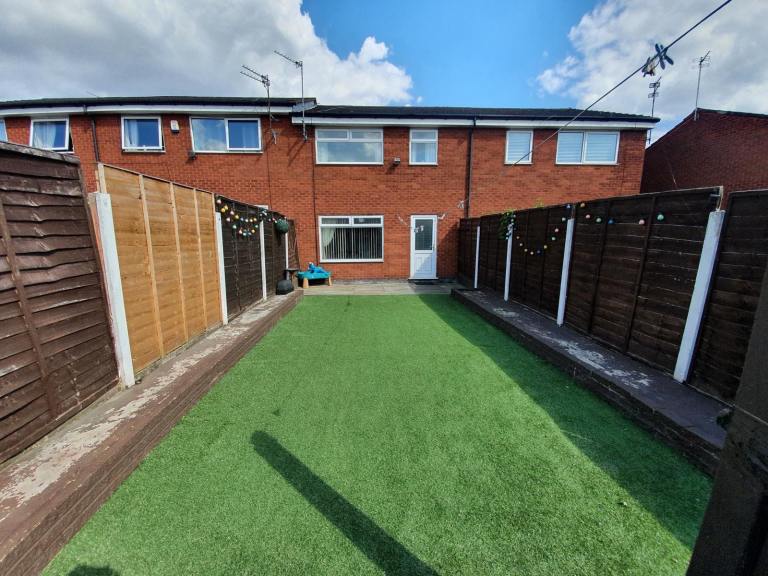 3 bedroom property to rent in Manchester M5 