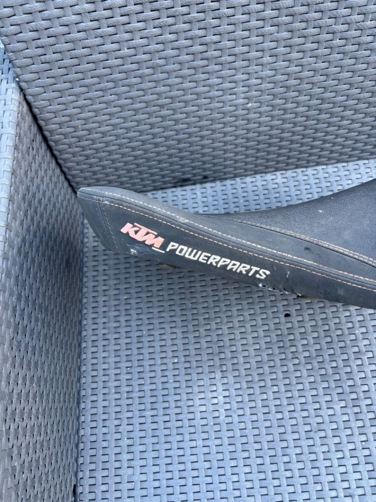 2012 KTM 690 duke seats 
