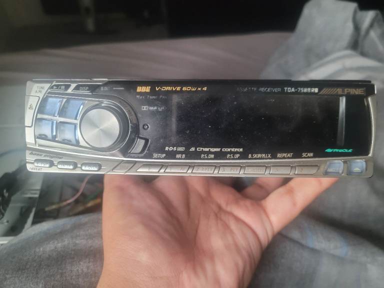 Alpine TDA-7588RB Car Stereo Head Unit with Wires