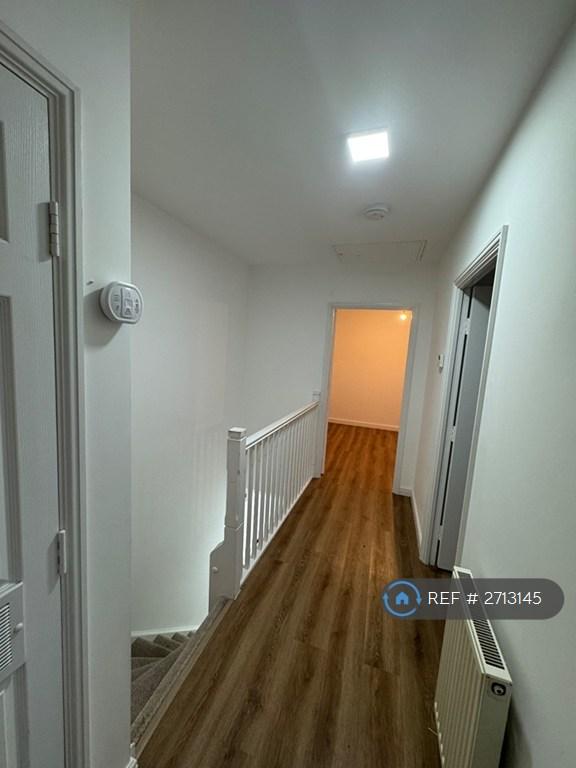 2 bedroom flat in Chequers Close, Corby, NN18 (2 bed) (#2713145)