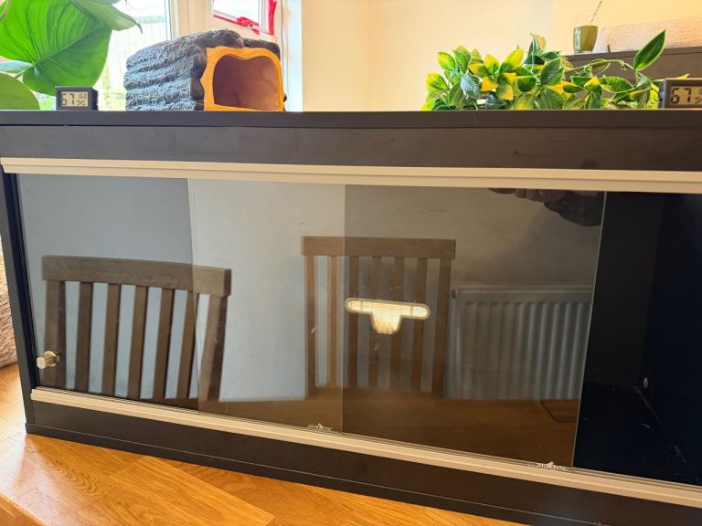 Vivarium/reptile enclosure