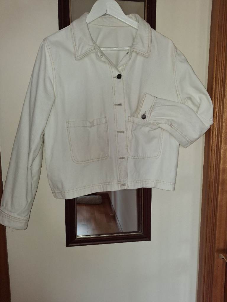 Ladies whire denim jacket 