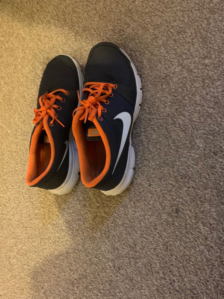 For sale men Nike trainer size 8 good condition 