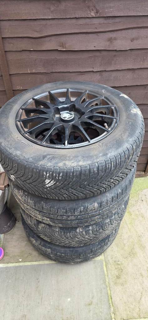 4x 15" Fox FX004 Black Alloy Wheels and Tyres (CAPS COULD BE REPLACED)