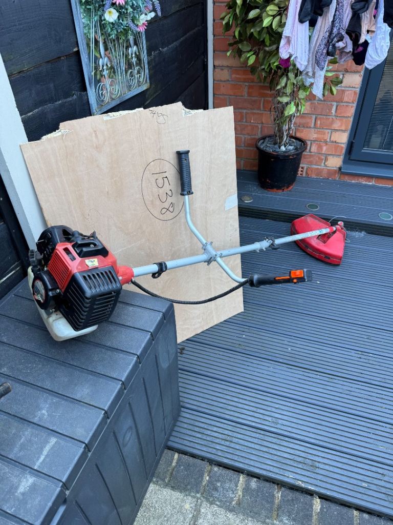 Petrol Bush Cutter Strimmer