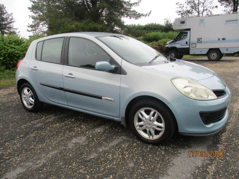 RENAULT CLIO 1.2 RIP CURL PETROL 5 DOOR. 49000 MILES. NEW MOT/SERVICE/TIMING BELT.
