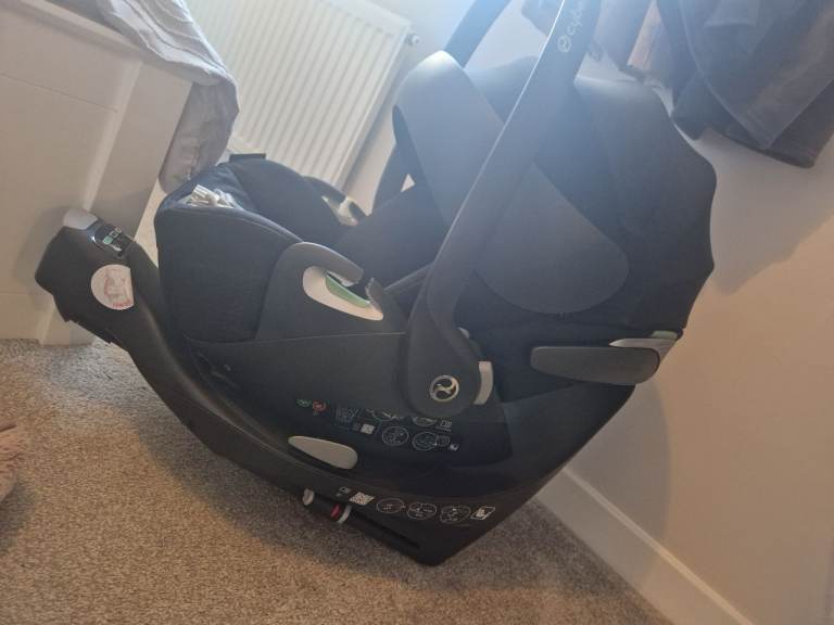 2x Cybex cloud T car seats & ISOFIX