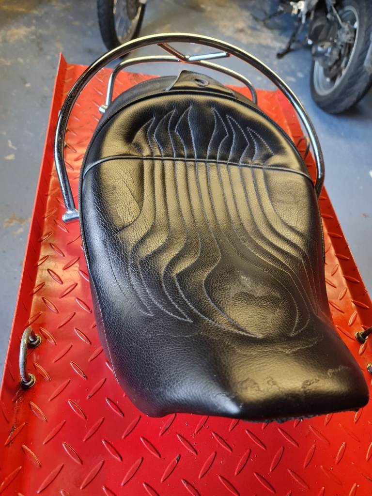 2006 Harley Davidson Road King - Corbin solo seat (heated) and rack