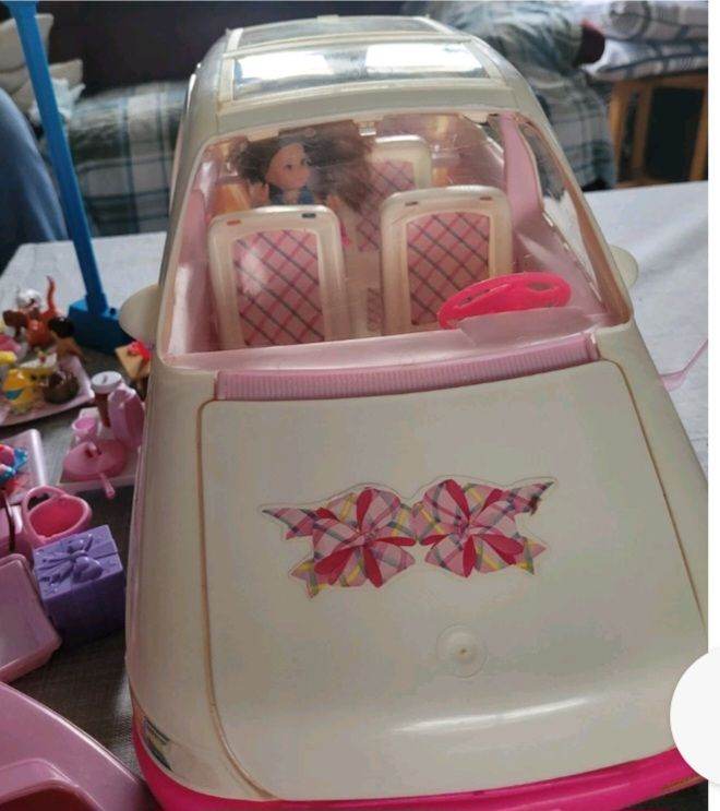 Vintage 90's Barbie picnic van 