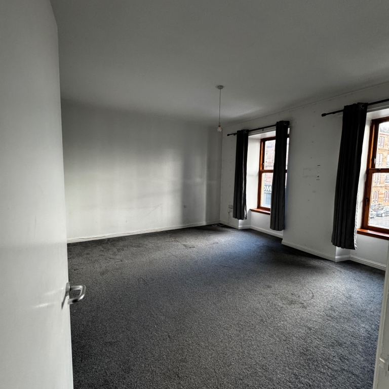Spacious 1 Bedroom First Floor Flat with Park Views – Paisley