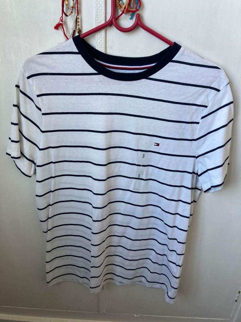 BRAND NEW – Tommy Hilfiger white and blue striped mens t-shirt – post or collect