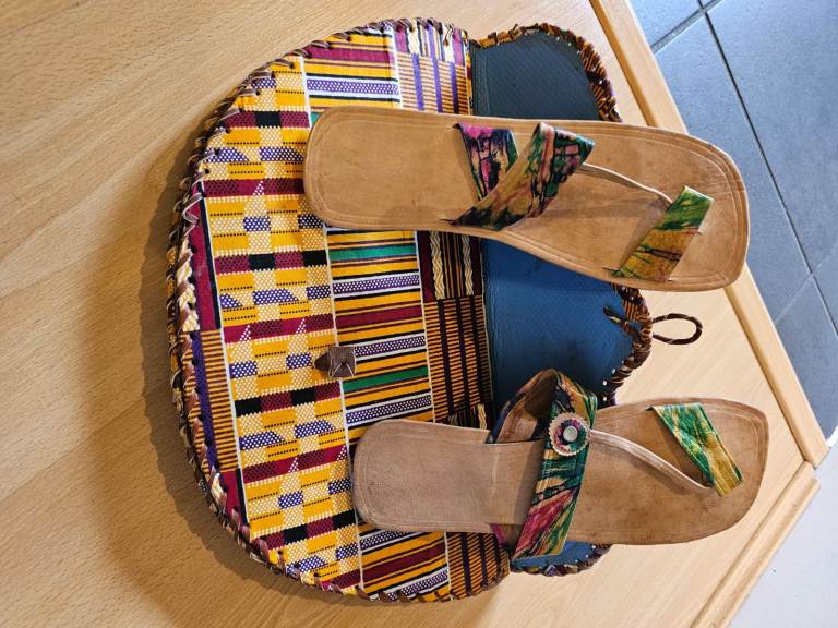 LEATHER SANDALS WITH BAG