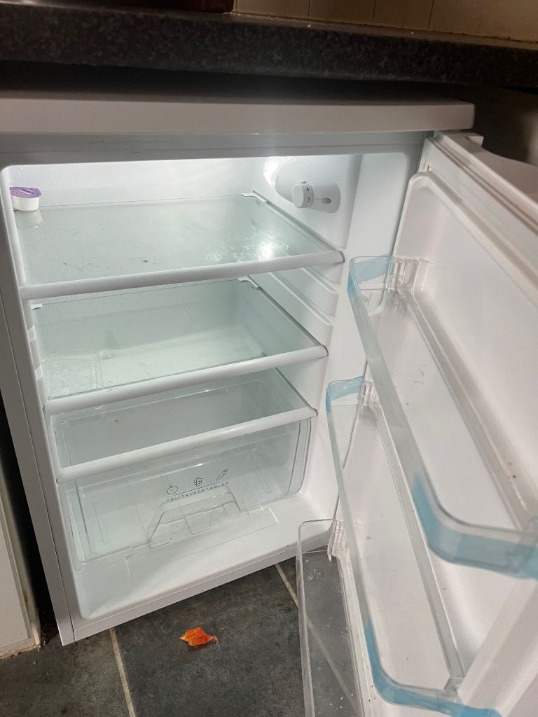Igenix Undercounter Fridge Freezer - White, Good Condition