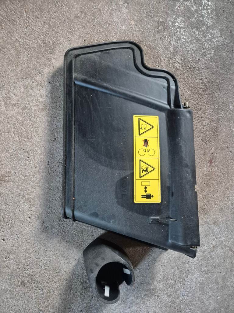 John Deere Ride On Mower Grass side discharge Chute in near-new condition